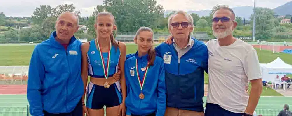 Amanda Rocca e Emma Canteri con i vertici e tecnici ASD Atletica Villa Guglielmi