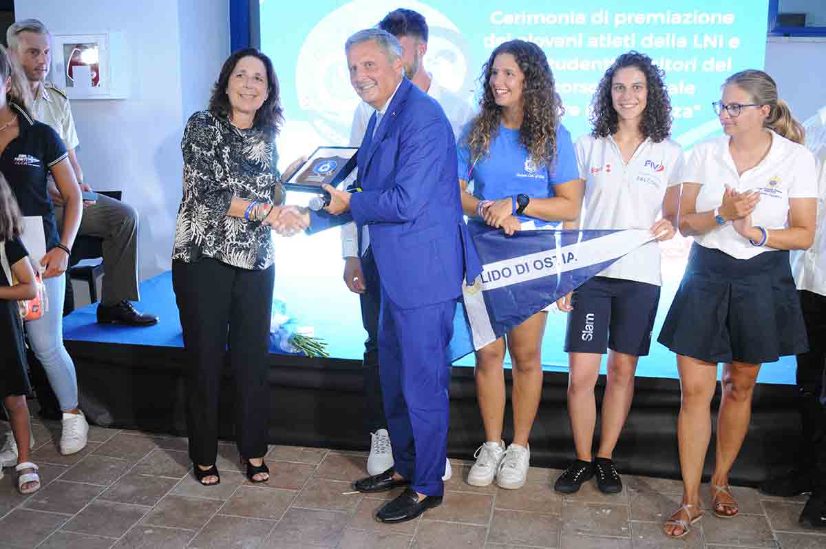 La Guida del Litorale di Roma 89 Lega Navale Italiana, premiati i talenti della scuola e dello sport nella prima edizione di “Ancorati nel futuro”