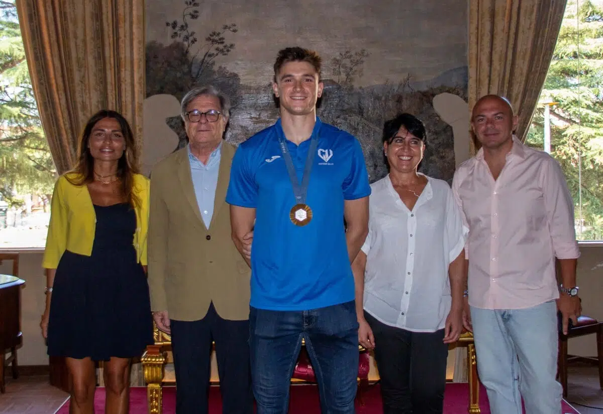 Cisterna Volley: la squadra riabbraccia Faure, premiato dal sindaco Mantini per l'oro