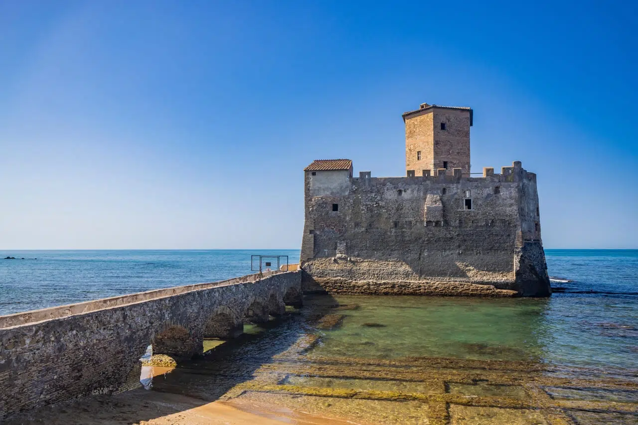Custodi del tempo. I palazzi storici del litorale laziale 2 Torre Astura, Nettuno