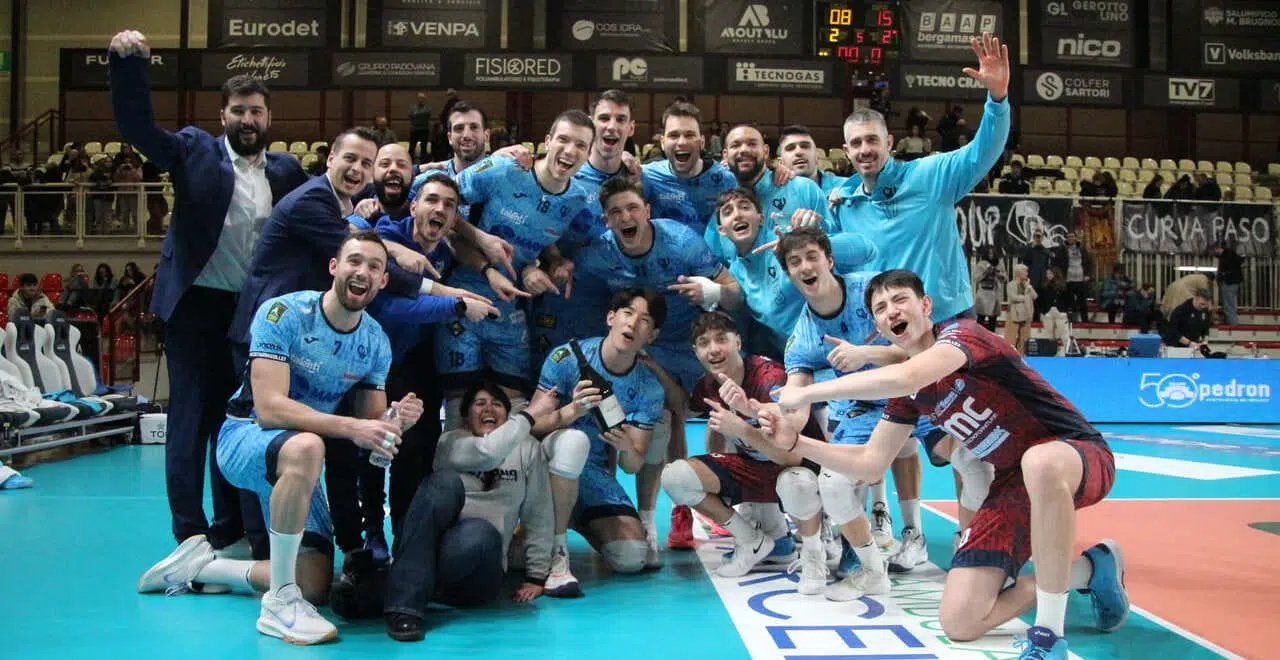 L'esultanza del Cisterna Volley (Foto Rebecca Stefani)