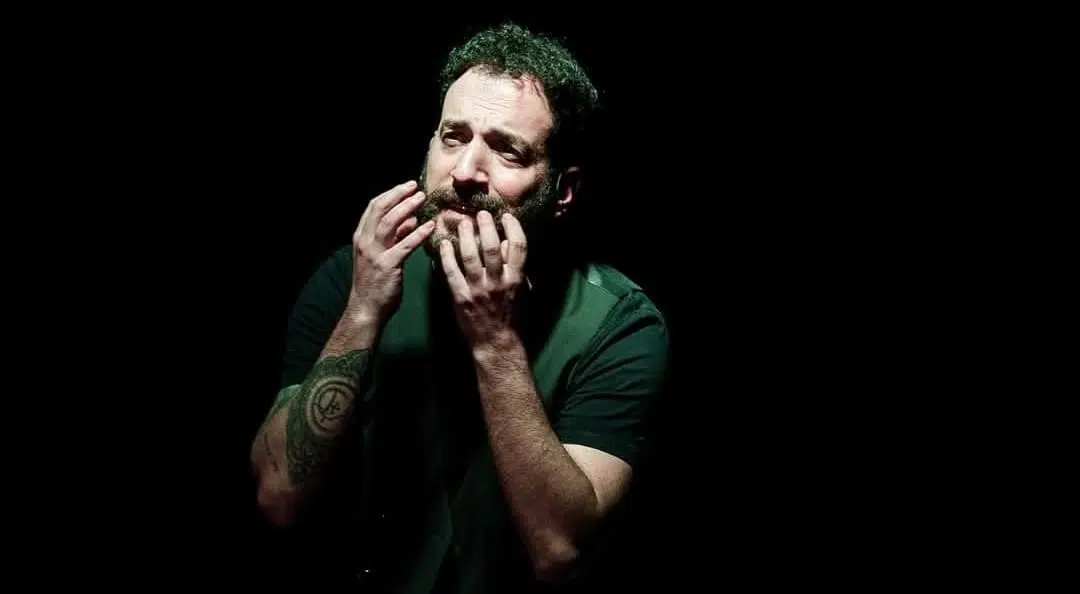 Leonardo Bocci con ‘Derealizzato’ in scena al Teatro degli Audaci