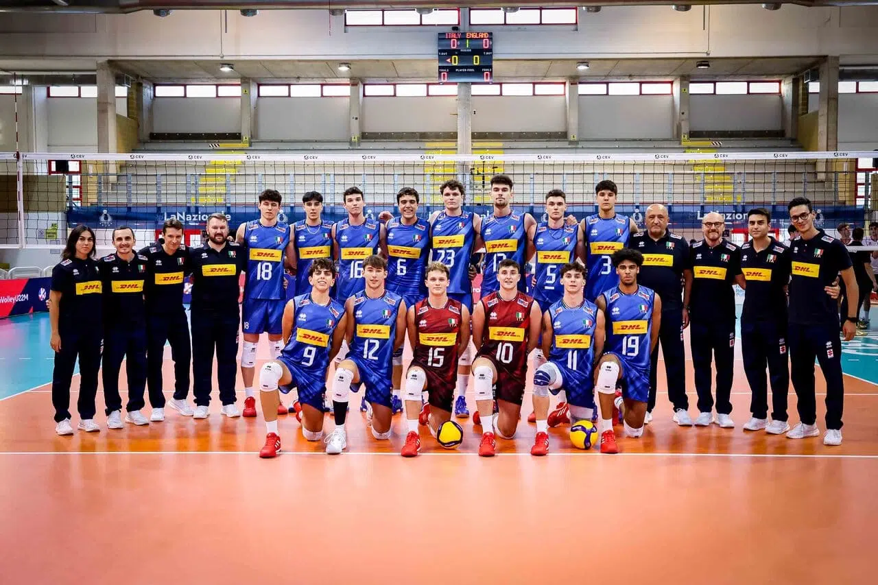 A Cisterna l'Italia parte forte: 3-0 contro l'Inghilterra all'esordio al Palasport di Viale delle Provincie 2 L'Italia Under21 al Palasport di Viale delle Provincie