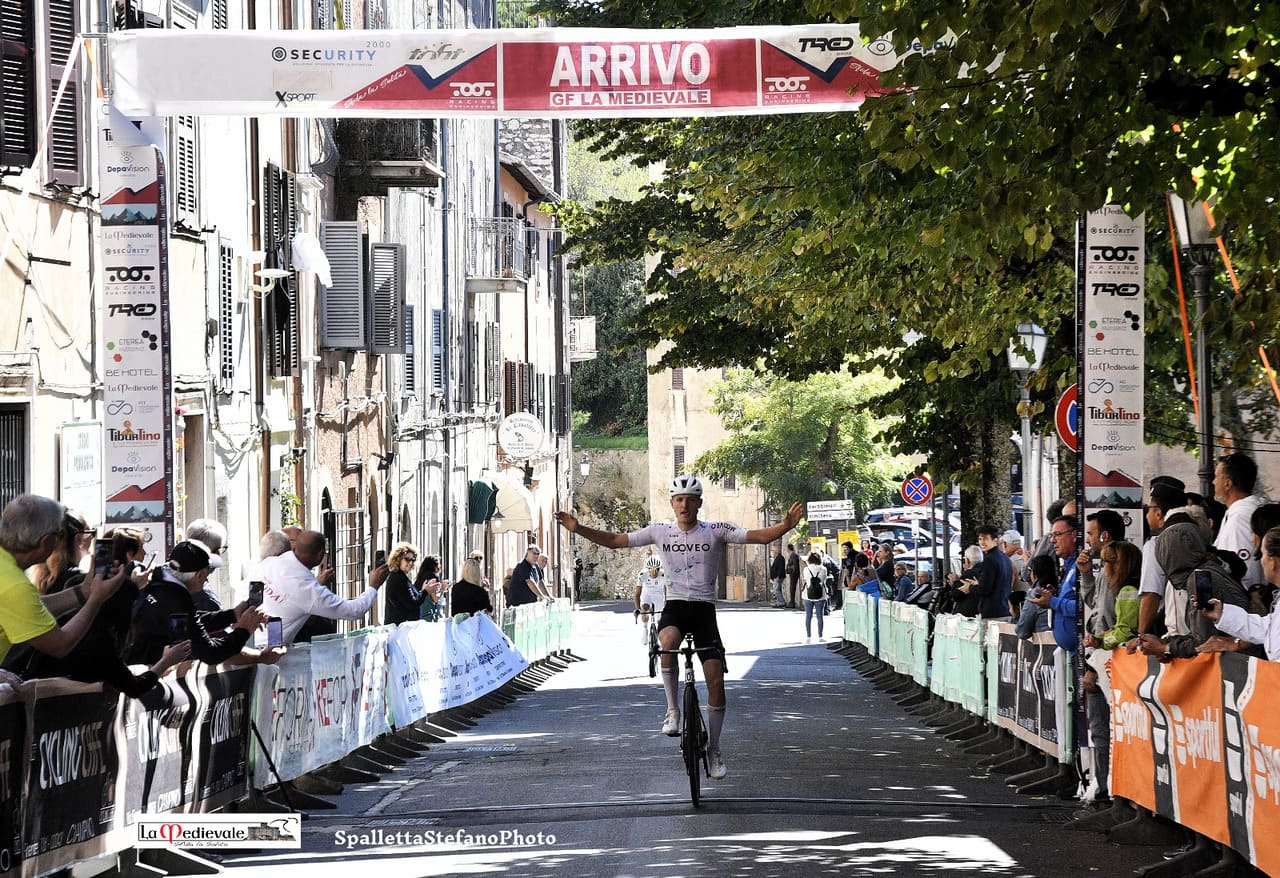 Grande successo per la Granfondo La Medievale 2025: assegnate le maglie tricolori FCI medio fondo e cronoscalata 2 Arrivo Granfondo La Medievale 2025