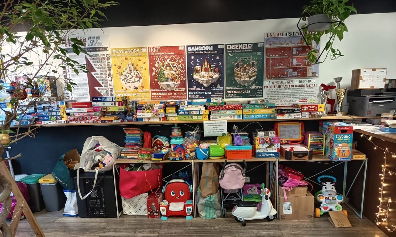 Babbo Riciclo: rimetti in circolo i giochi e accendi il Natale di altri bambini al "Fra', Fiera del Regalo Accessibile" al Fusolab 2.0