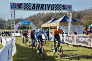 Il Cycling Cafè Racing Team protagonista ai Pratoni del Vivaro: pioggia di successi nell’ultima tappa del Lazio Cross