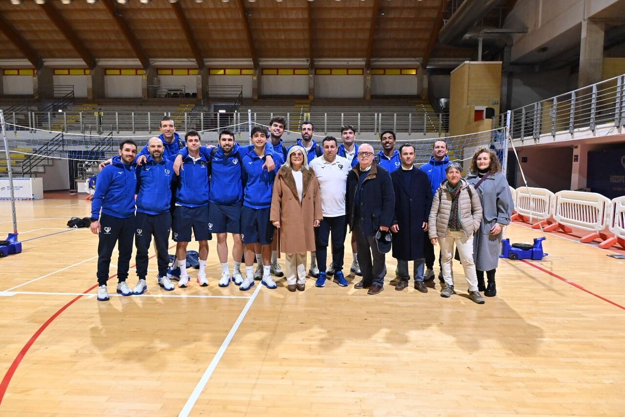 Cisterna Volley: la squadra rientra a casa, ad attenderla tifosi e familiari. "Grazie a tutti per questa accoglienza" 4 Cisterna Volley