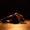 Danzatore contemporaneo in scena durante uno spettacolo del festival Dancescreen in the Land